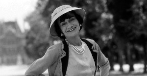 Сидим дома с Шанель